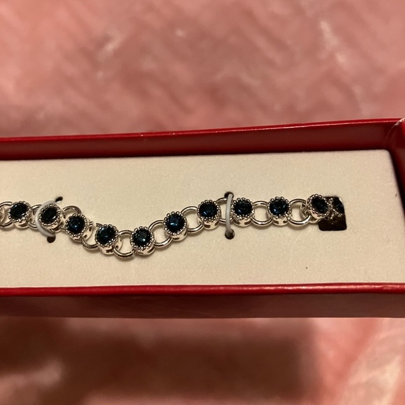 Avon tennis bracelet - Picture 7 of 8